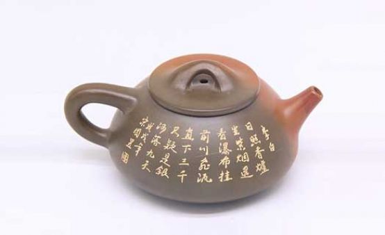 每一個喜歡坭興陶茶壺的人，都有一把心愛的提梁壺